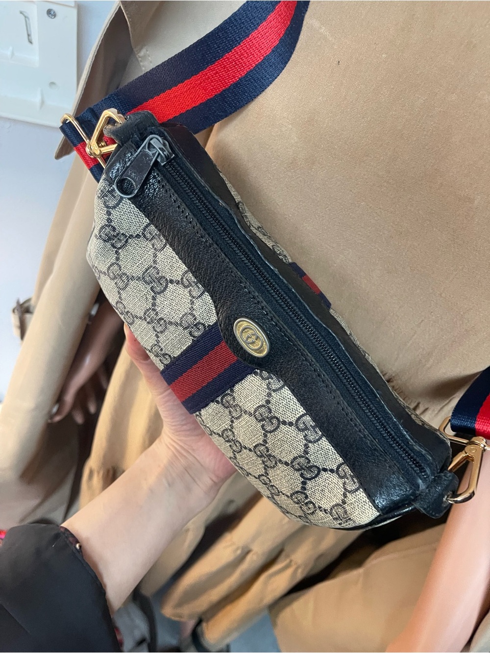 Authentic Gucci vintage web sherry line crossbody bag - Picture 4 of 15